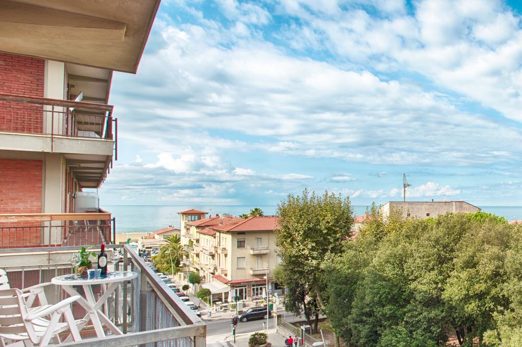 Versilia Residence Lido di Camaiore Exterior photo